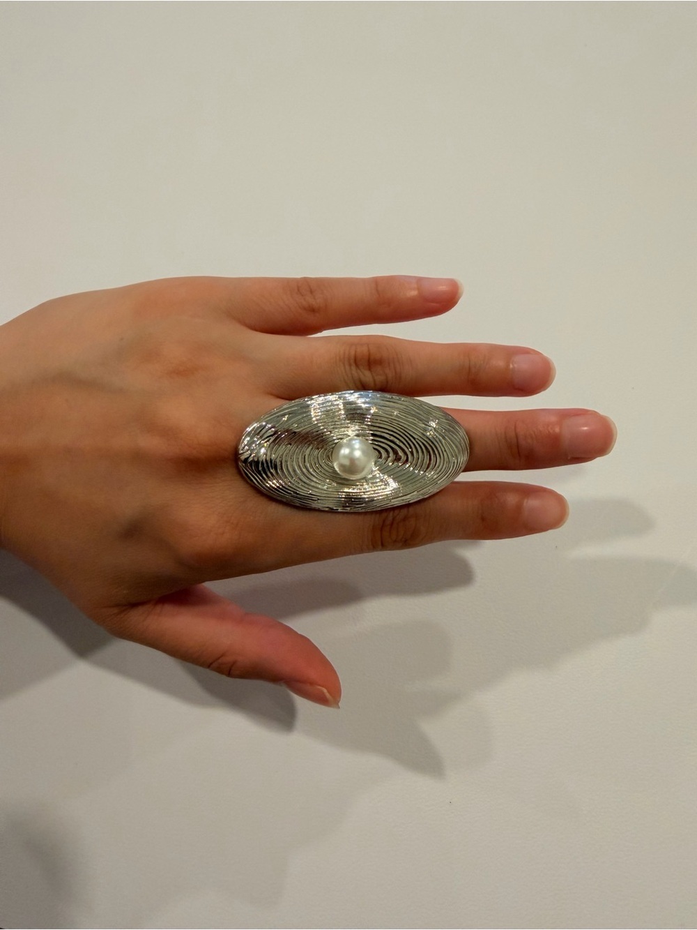 Silver Oval Sculpted Ring with Pearl - Picture 4 of 7